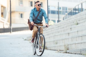 Uomo In Bicicletta 300x200